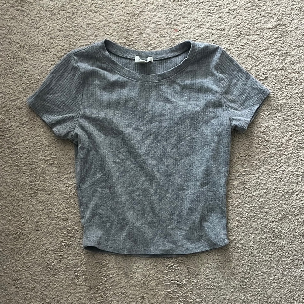 grey top